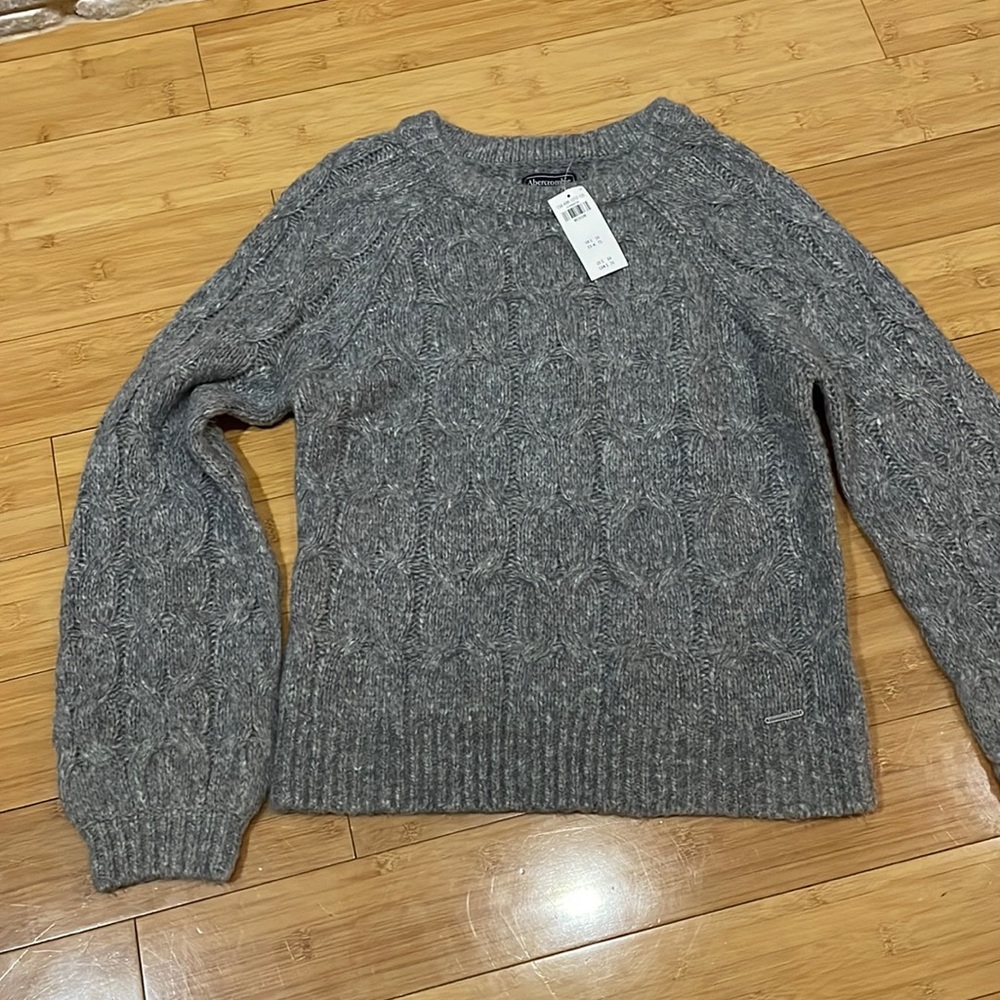 NWT Abercrombie size M gray sweater